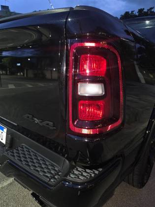 RAM 1500 3.0 HURRICANE 6 BITURBO GASOLINA LARAMIE NIGHT EDITION CD 4X4 AUTOMÁTICO